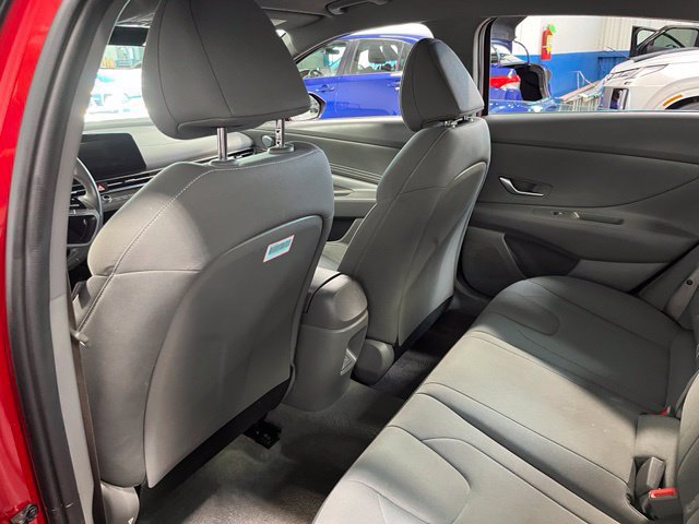 Used 2025 Hyundai Elantra SEL FWD image 19