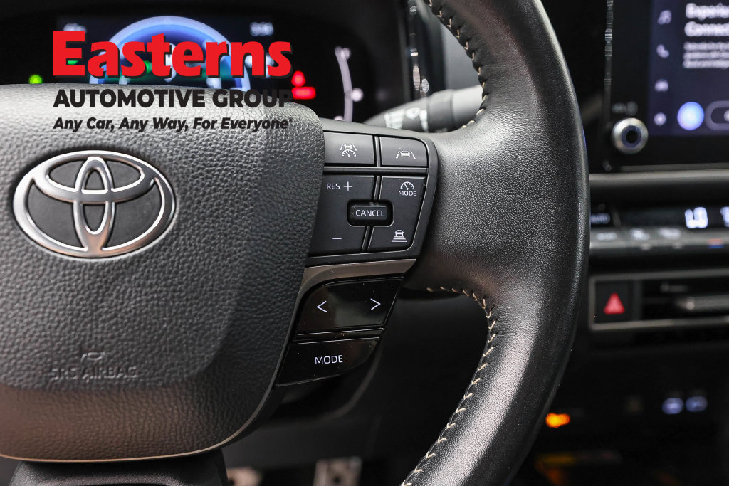 Used 2025 Toyota Camry SE FWD image 16