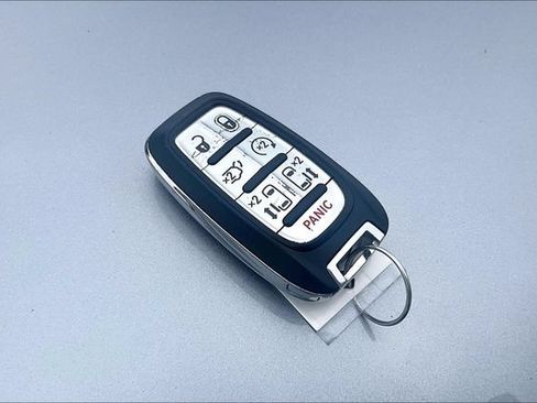 Used 2021 Chrysler Pacifica Touring-L FWD image 10