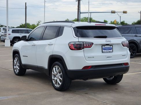 Used 2024 Jeep Compass Latitude AWD/4WD image 5