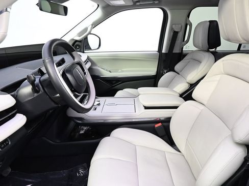 New 2026 Lincoln Navigator Reserve w/ Jet Appearance Package AWD/4WD image 13