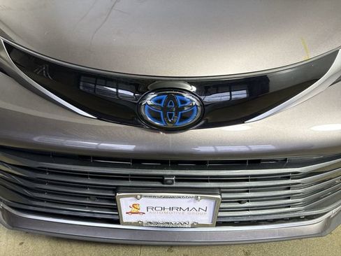 Used 2023 Toyota Sienna Platinum image 28