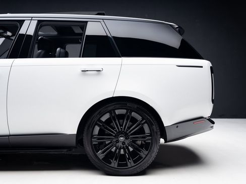 Used 2023 Land Rover Range Rover SE image 20