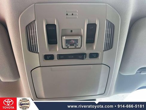 Used 2021 Toyota Highlander XLE AWD/4WD image 32