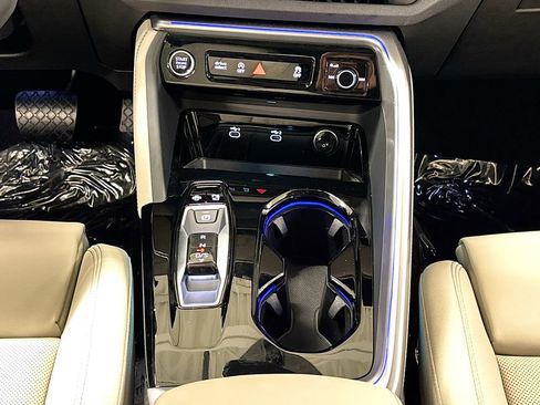 Used 2025 Audi Q5 Premium Plus w/ Premium Plus image 13