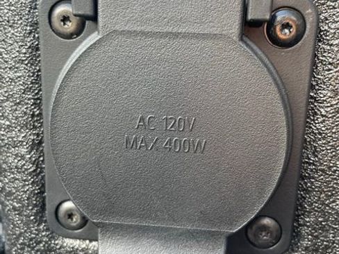 Used 2025 Chevrolet Silverado 2500 LTZ w/ LTZ Convenience Package image 9