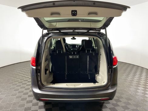 Used 2017 Chrysler Pacifica Touring-L Plus image 14