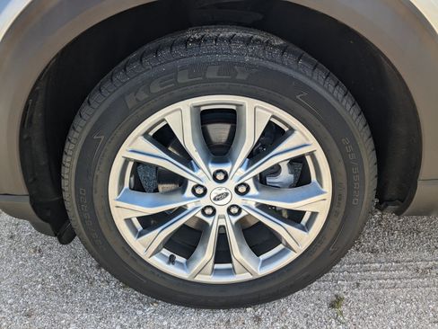 Used 2020 Ford Explorer XLT w/ Equipment Group 202A RWD image 9