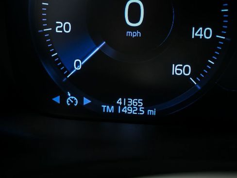 Used 2020 Volvo V60 T5 Momentum w/ Protection Package Premier image 12