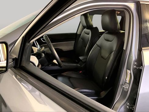 Used 2022 Jeep Compass Latitude w/ Sun and Sound Group AWD/4WD image 9