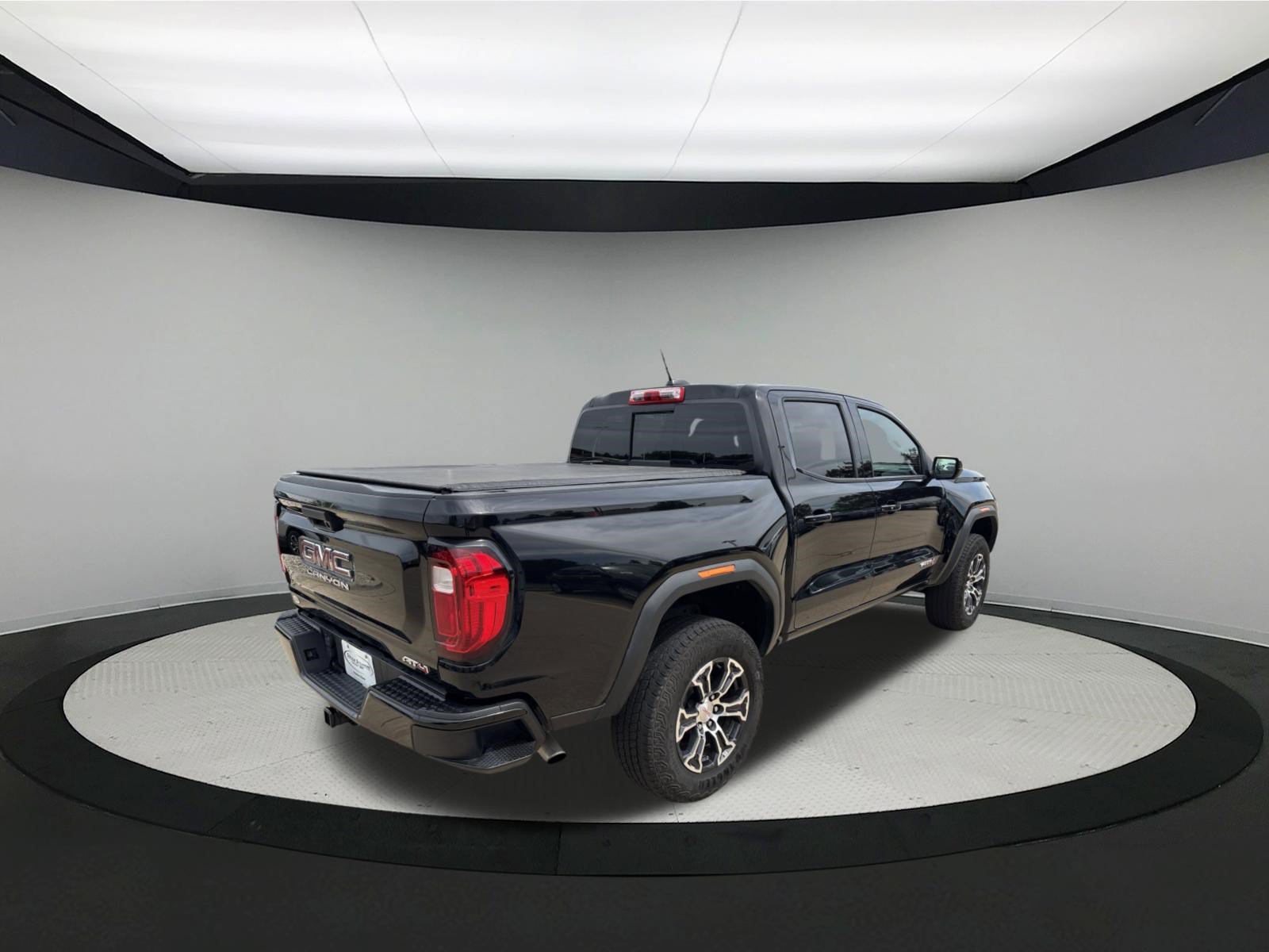 Used 2024 GMC Canyon AT4 AWD/4WD image 7