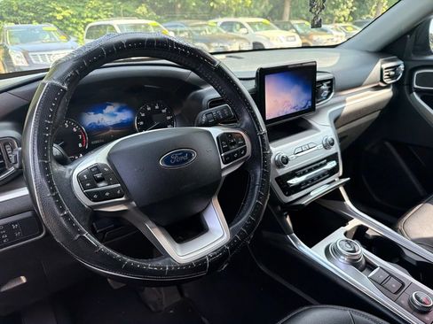 Used 2021 Ford Explorer XLT w/ Equipment Group 202A AWD/4WD image 11