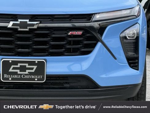 Used 2024 Chevrolet Trax RS w/ Sunroof Package FWD image 4