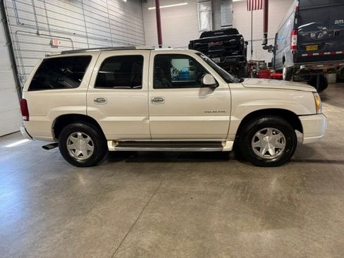 Used 2002 Cadillac Escalade AWD image 6