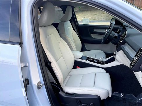 New 2026 Volvo XC40 B5 Ultra w/ Climate Package AWD/4WD image 31