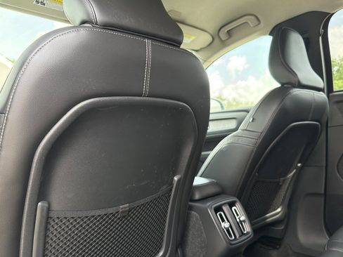 Used 2023 Volvo XC40 B4 Core w/ Convenience Package FWD image 18