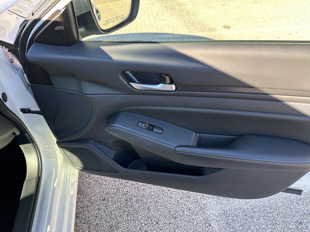Used 2025 Nissan Altima 2.5 SV FWD image 32