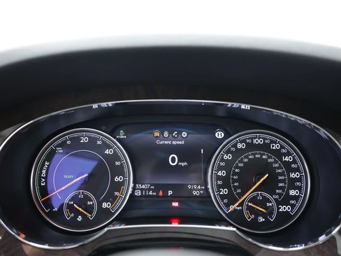 Used 2020 Bentley Bentayga Plug-In Hybrid AWD/4WD image 29