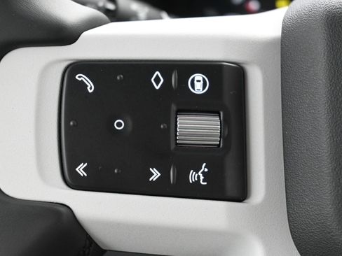 Used 2025 Land Rover Defender 110 S image 18