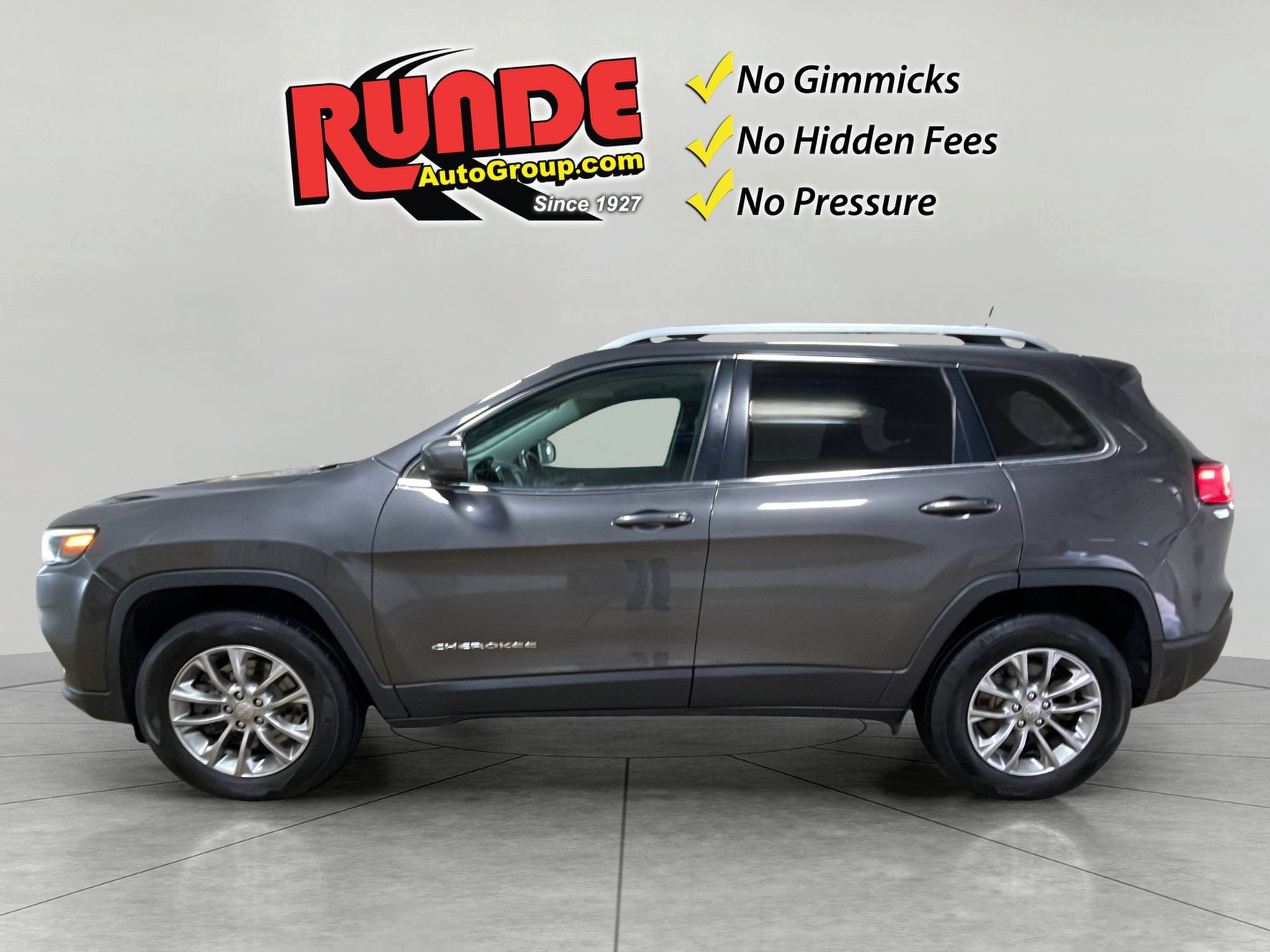Used 2019 Jeep Cherokee Latitude Plus w/ Cold Weather Group AWD/4WD image 3