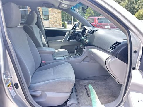 Used 2010 Toyota Highlander 2WD w/ Convenience Pkg image 17