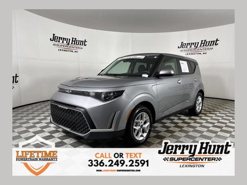 Used 2025 Kia Soul LX w/ LX Technology Package FWD image 1