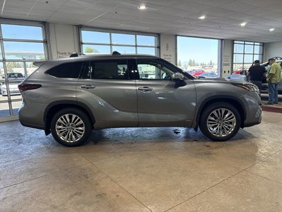 New 2026 Toyota Highlander Platinum