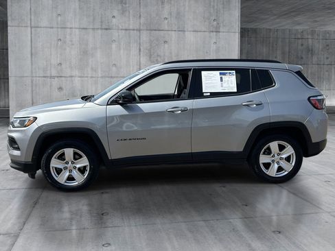 Used 2022 Jeep Compass Latitude FWD image 2