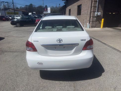 Used 2010 Toyota Yaris Sedan FWD image 4