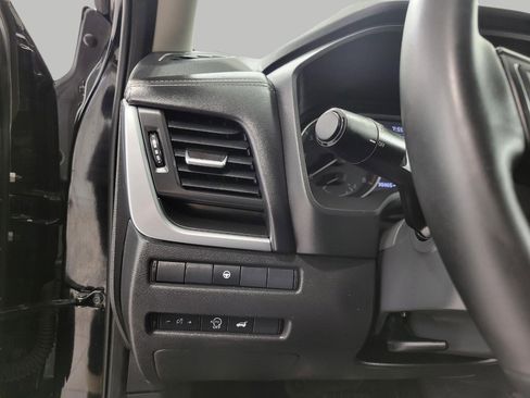 Used 2025 Nissan Rogue SV image 11