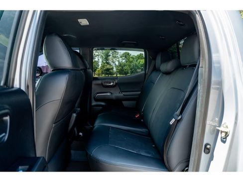 Used 2019 Toyota Tacoma TRD Off-Road AWD/4WD image 13