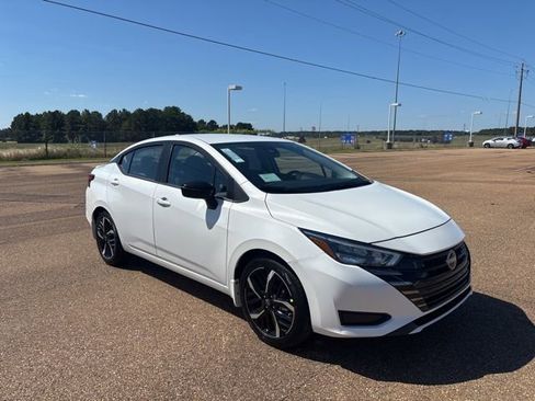 New 2025 Nissan Versa SR w/ Trunk Package image 5