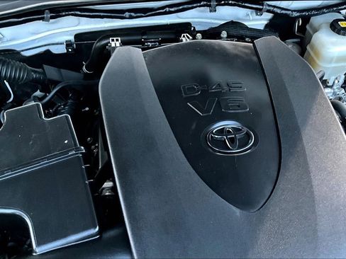 Used 2019 Toyota Tacoma TRD Off-Road image 31