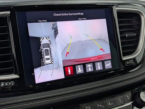 Used 2023 Chrysler Pacifica Touring-L AWD/4WD image 24