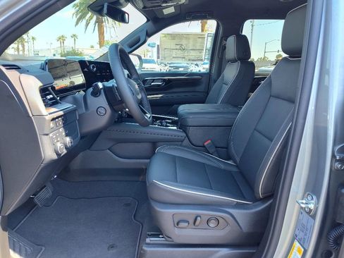 New 2025 Chevrolet Suburban Premier image 6