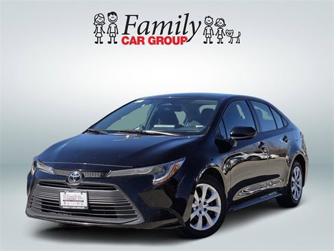 Used 2024 Toyota Corolla LE image 1