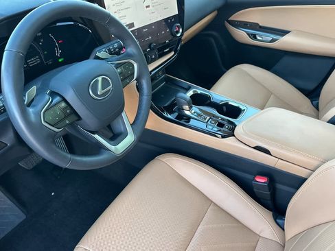 Used 2025 Lexus NX 300h AWD w/ Luxury Package image 11
