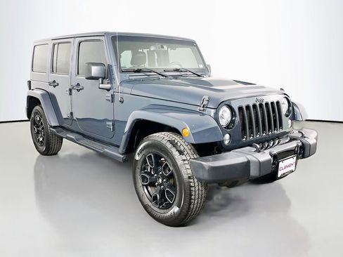 Used 2018 Jeep Wrangler Unlimited Sahara AWD/4WD image 4