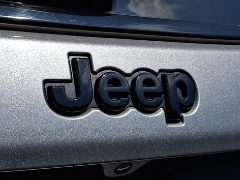 Used 2019 Jeep Compass Latitude FWD image 31