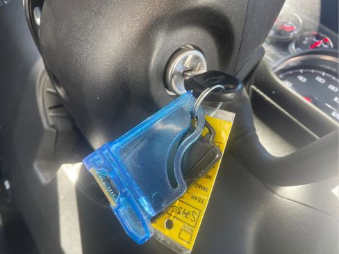 Used 2021 Chevrolet Silverado 1500 Custom w/ Safety Confidence Package image 4