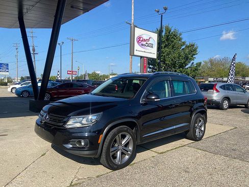 Used 2017 Volkswagen Tiguan Sport image 2