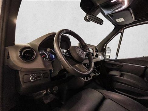 Used 2025 Mercedes-Benz Sprinter 2500 image 10