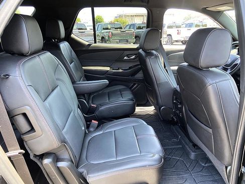 Used 2023 Chevrolet Traverse RS FWD image 17
