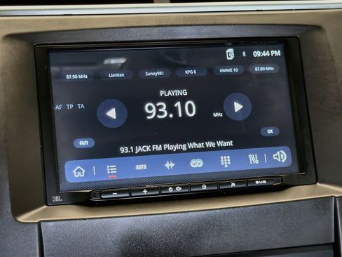 Used 2016 Toyota Camry LE FWD image 9