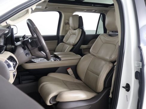 Used 2022 Lincoln Navigator Reserve AWD/4WD image 37