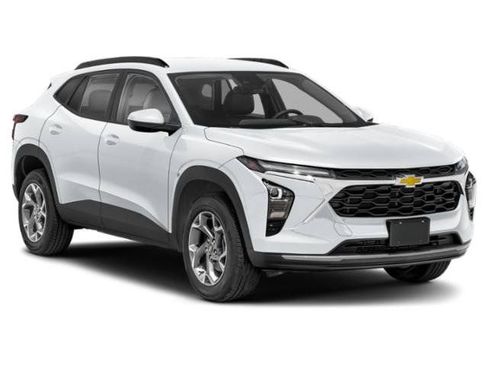 Used 2025 Chevrolet Trax LT w/ LT Convenience Package FWD image 9