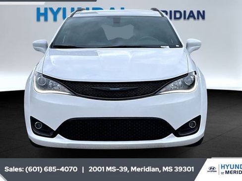 Used 2020 Chrysler Pacifica Touring-L w/ S Appearance Package image 3