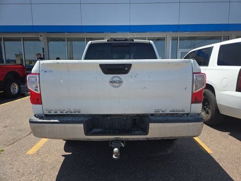 Used 2018 Nissan Titan SV AWD/4WD image 5