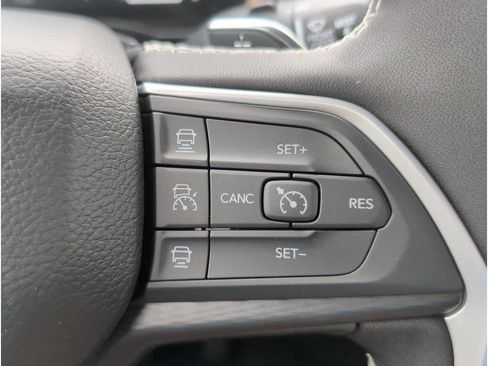 New 2025 Jeep Grand Cherokee Altitude image 23