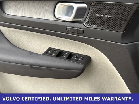 Certified 2023 Volvo XC40 B5 Ultimate w/ Protection Package Premier image 25
